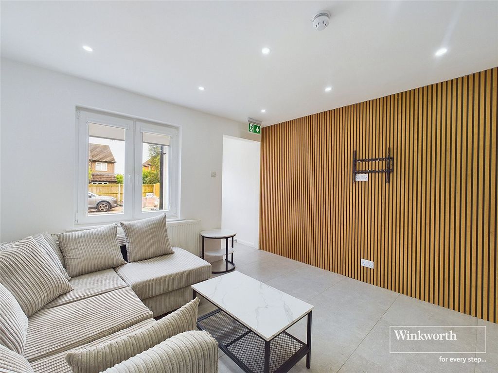 Property photo 2 of 18 Picture No. 30