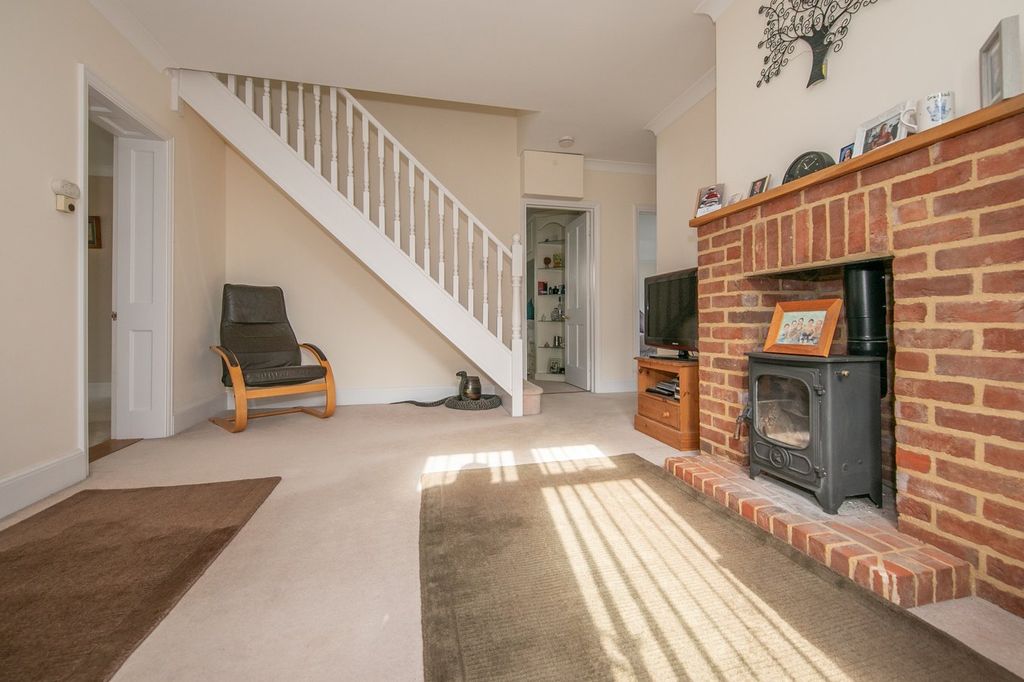 Property photo 3 of 27