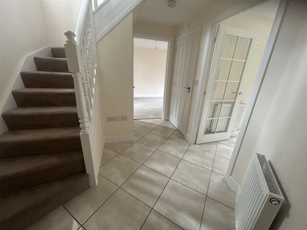 Property photo 2 of 14 Entrance Hall