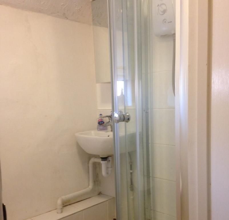 Property photo 3 of 11 Shower