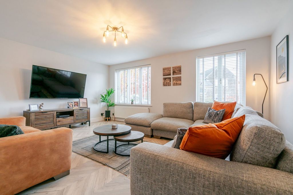 Property photo 3 of 37