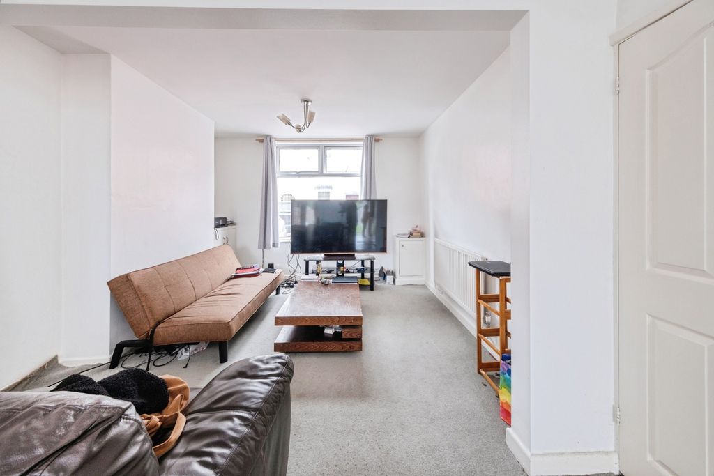 Property photo 3 of 11 3