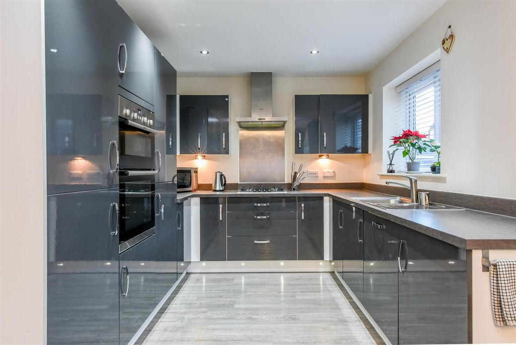 Property photo 3 of 27 Kitchen/Diner