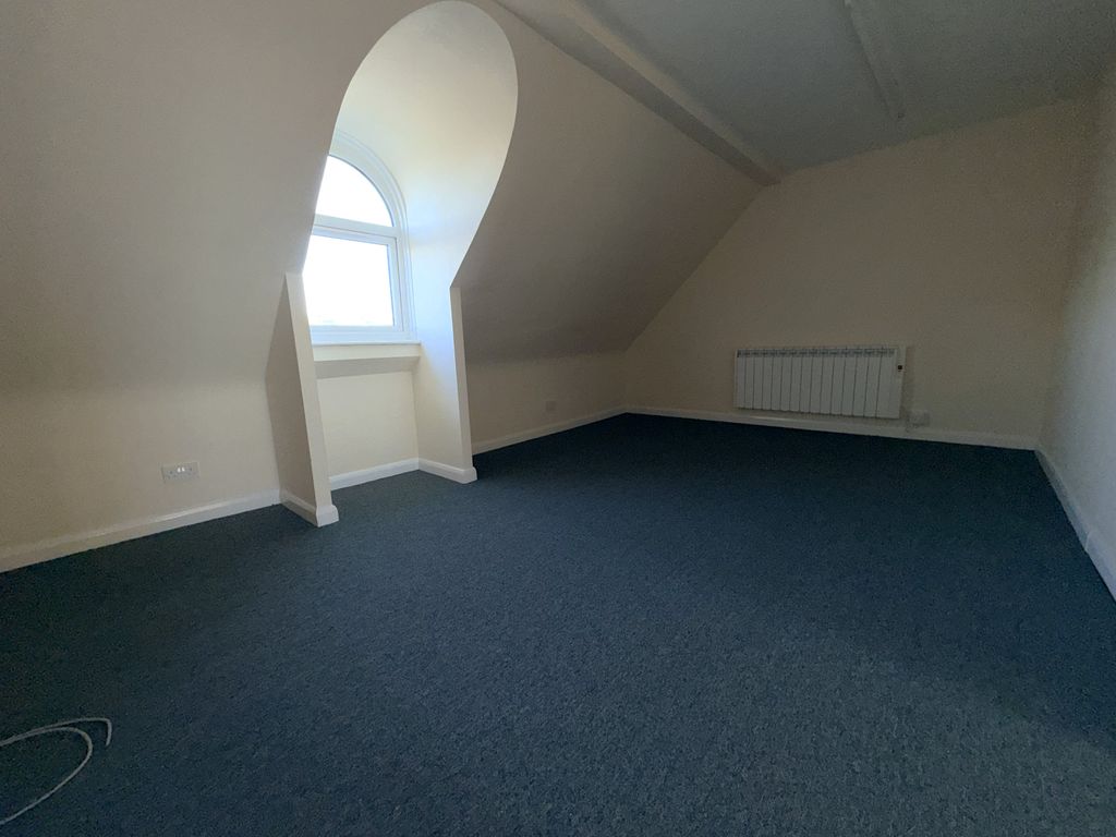 Property photo 3 of 7 001