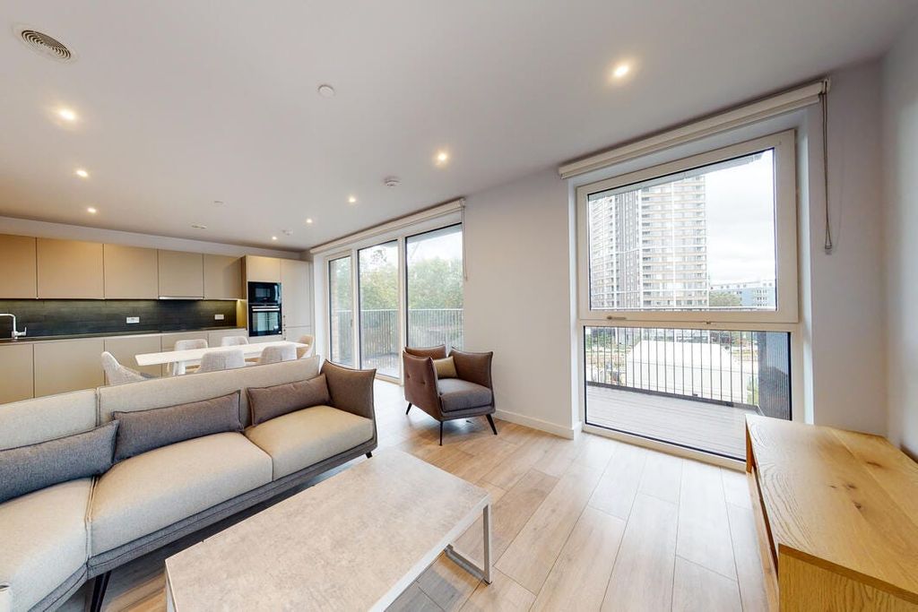 Property photo 2 of 26