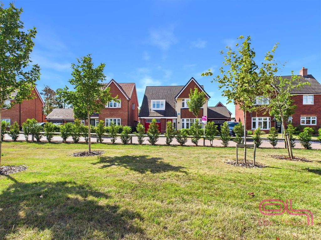 Property photo 3 of 35 Whitwell Drive, Drakelow (34).Jpg