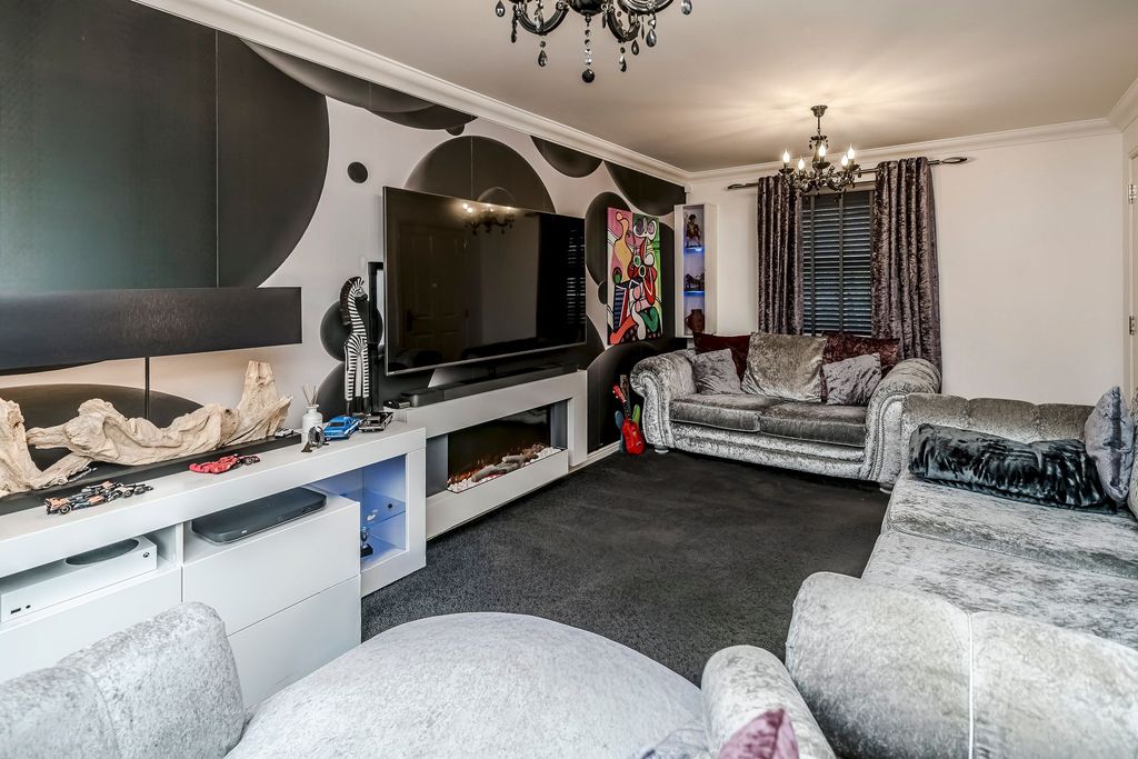 Property photo 3 of 38