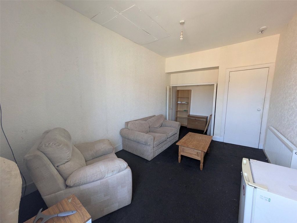Property photo 3 of 7 Lounge