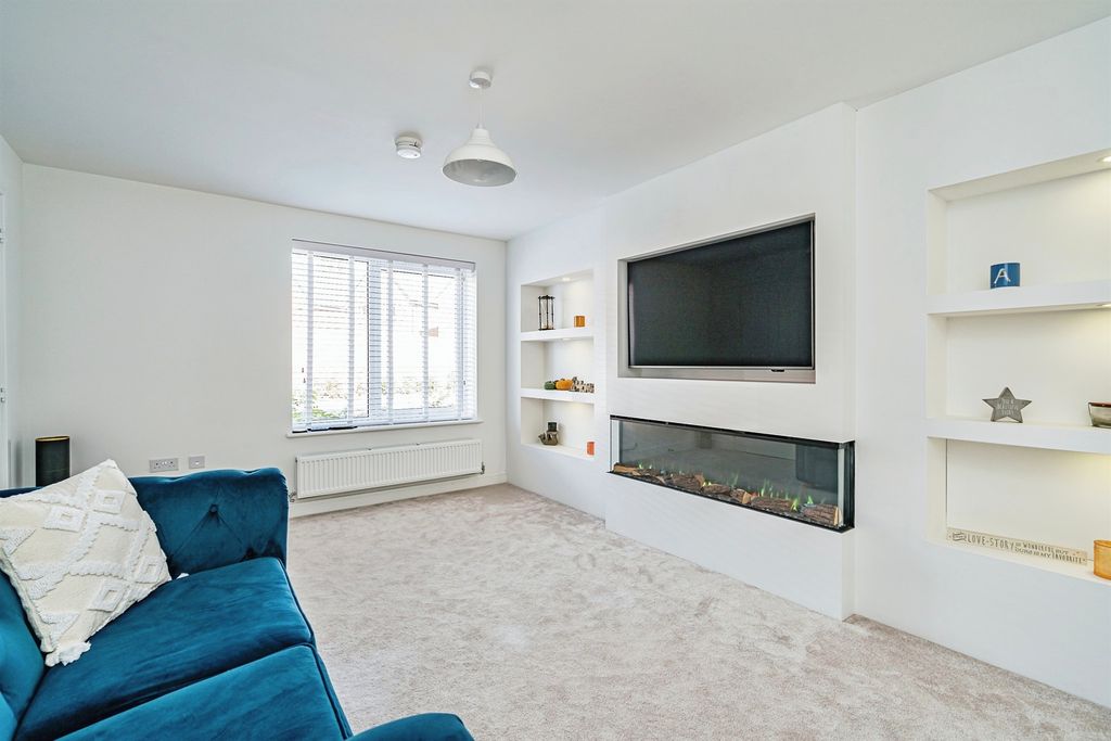 Property photo 2 of 17
