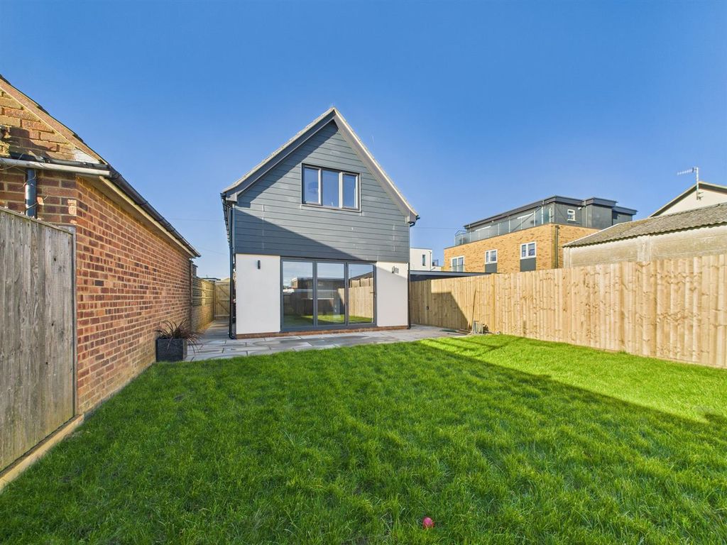 Property photo 3 of 27