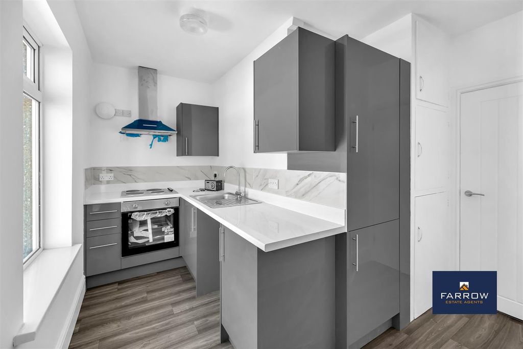 Property photo 2 of 20 Kitchen