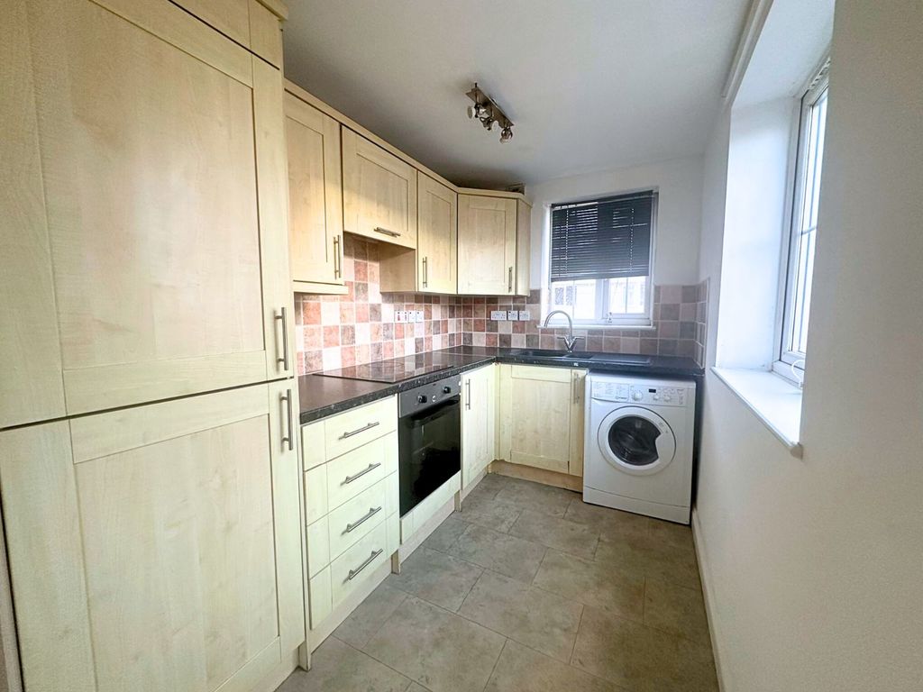 Property photo 2 of 7 Kitchen