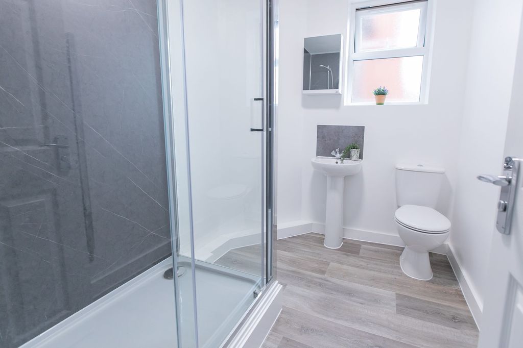 Property photo 3 of 8 Photo 13