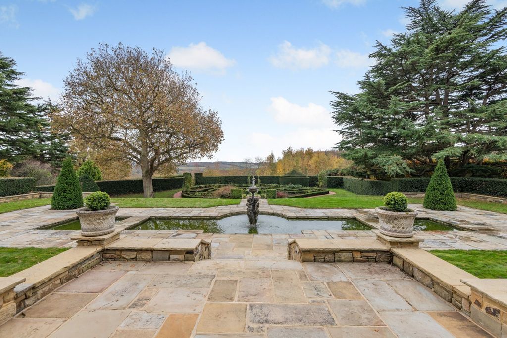 Property photo 3 of 31 Grounds