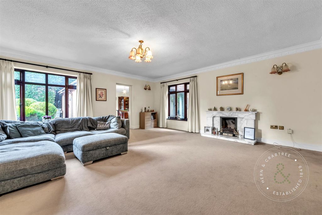 Property photo 2 of 34 Hardwicke-Court-25.Jpg