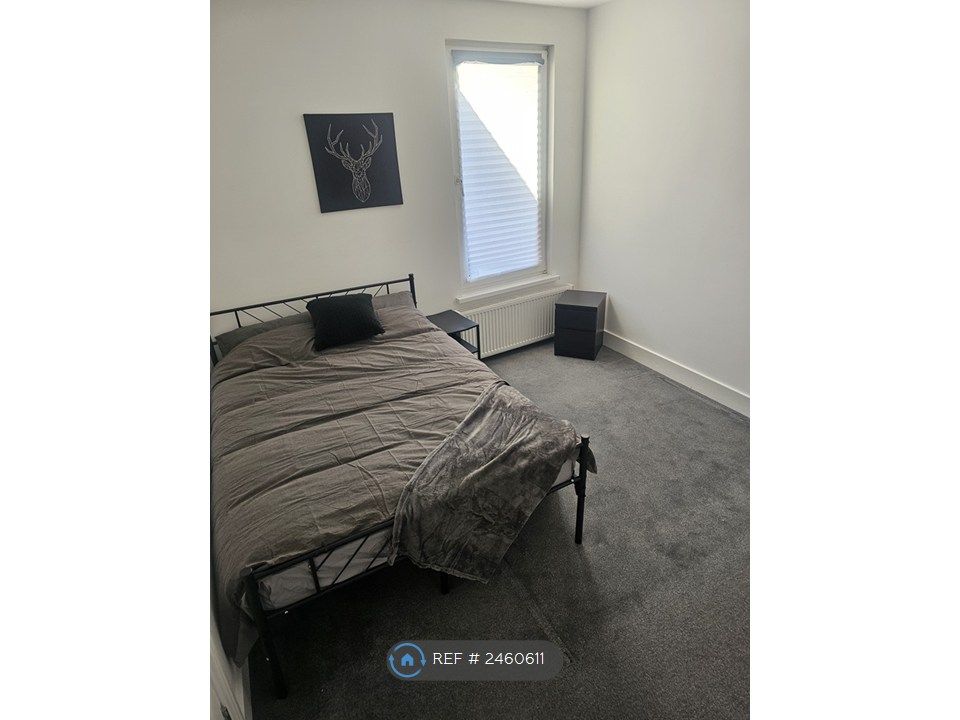 Property photo 1 of 8 Room 4