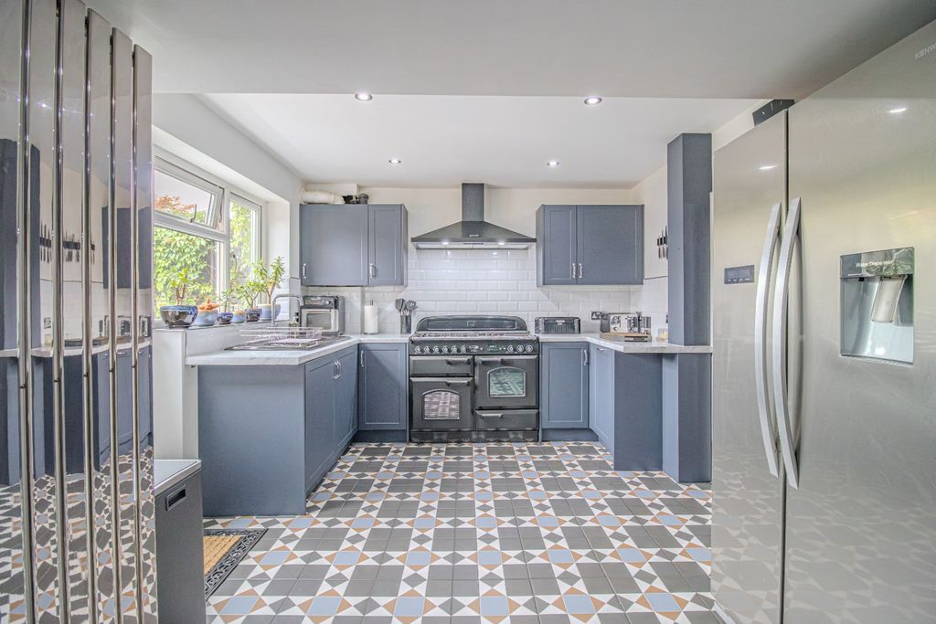 Property photo 2 of 16 5367684