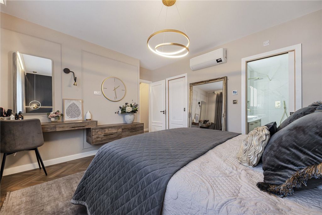 Property photo 3 of 33 Bedroom 1