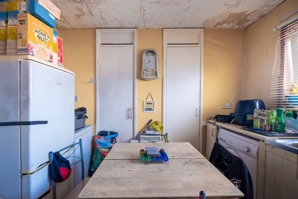 Additional image 7 of 2 bed flat for saleMaybole Road, Port Glasgow PA14