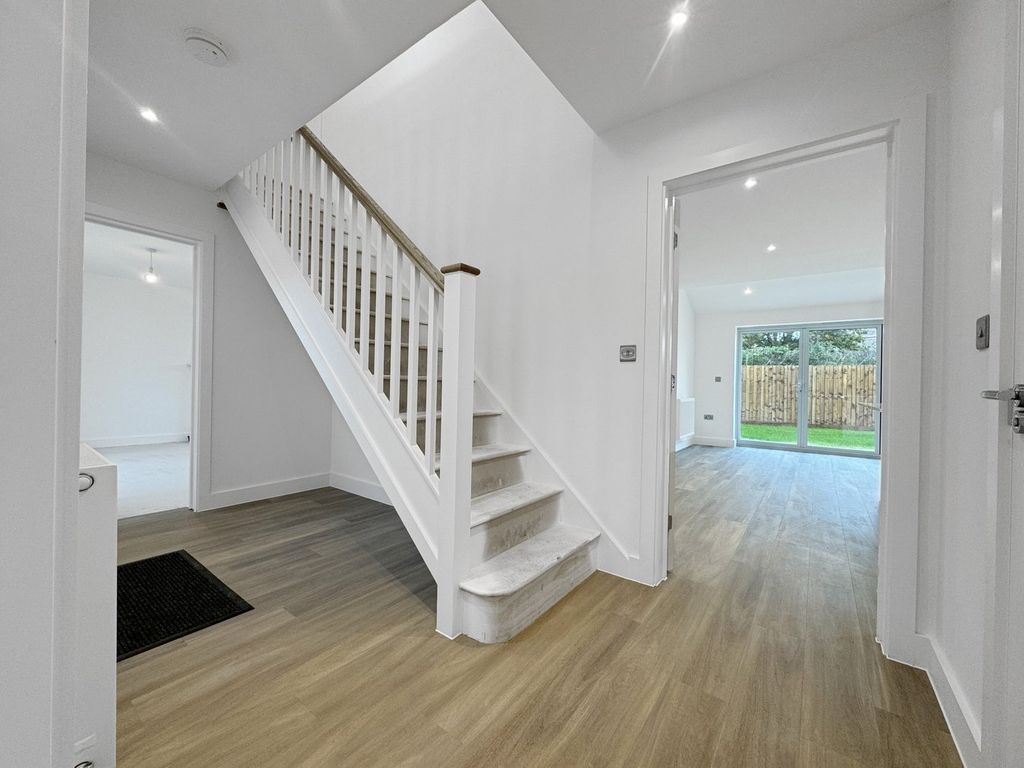 Property photo 2 of 26