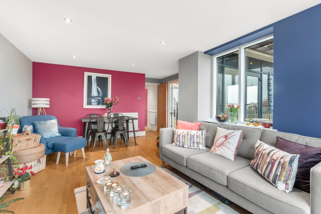 Property photo 2 of 21