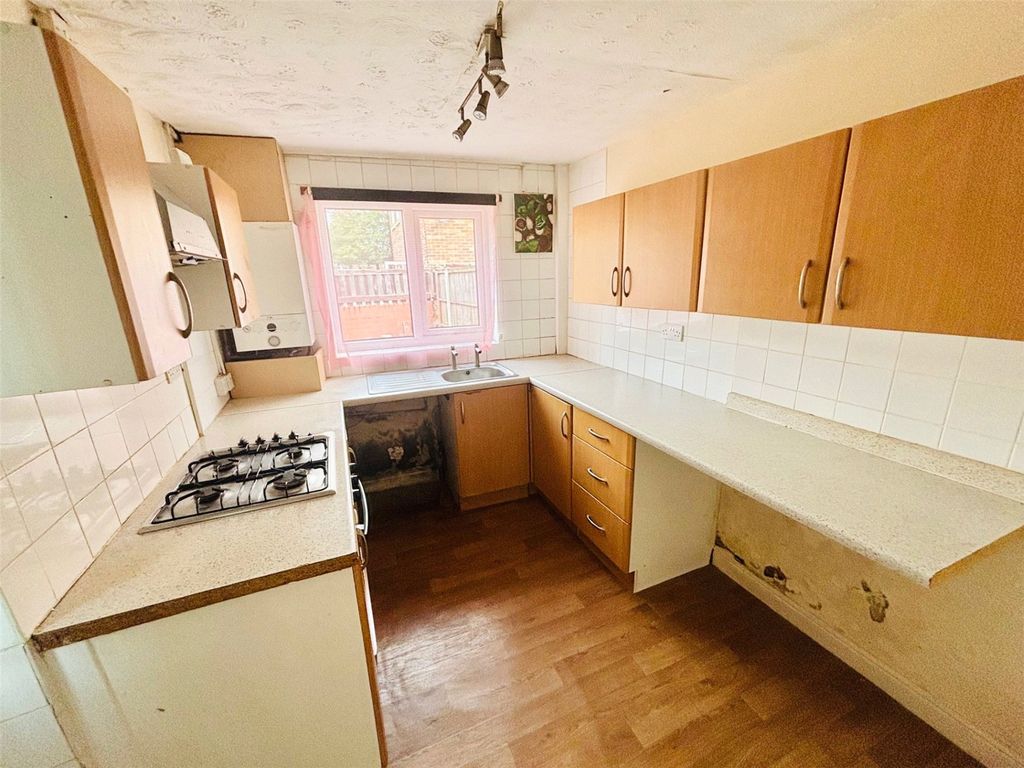 Property photo 3 of 10 Kitchen