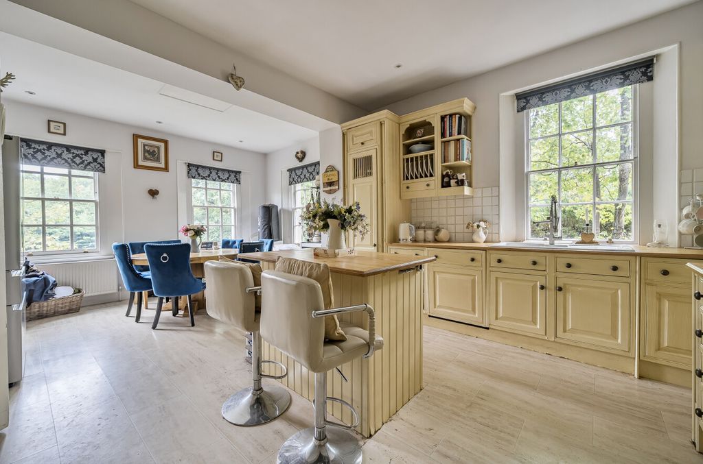Property photo 3 of 25 1353500-28-68c271...