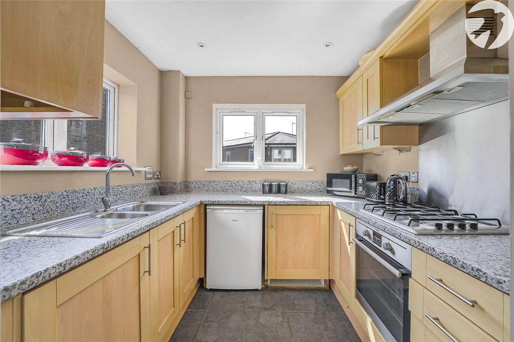 Property photo 3 of 25 Kitchen