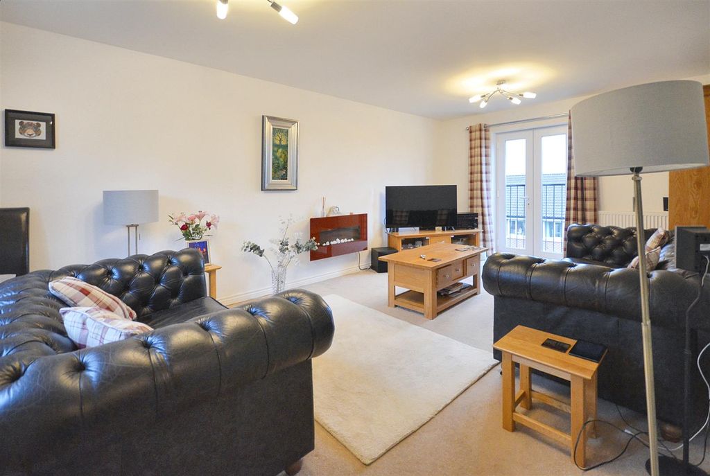 Property photo 3 of 11 Sitting Room