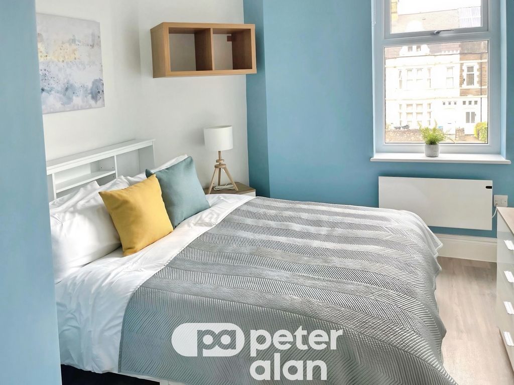 Property photo 3 of 8 Bed