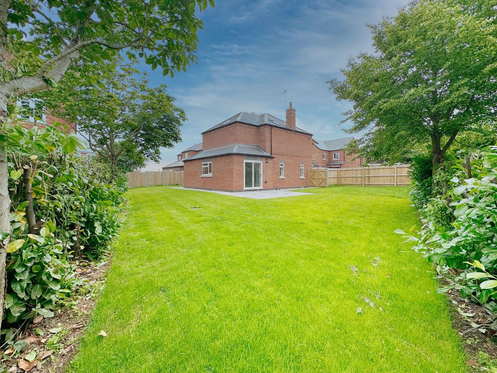 Property photo 3 of 35