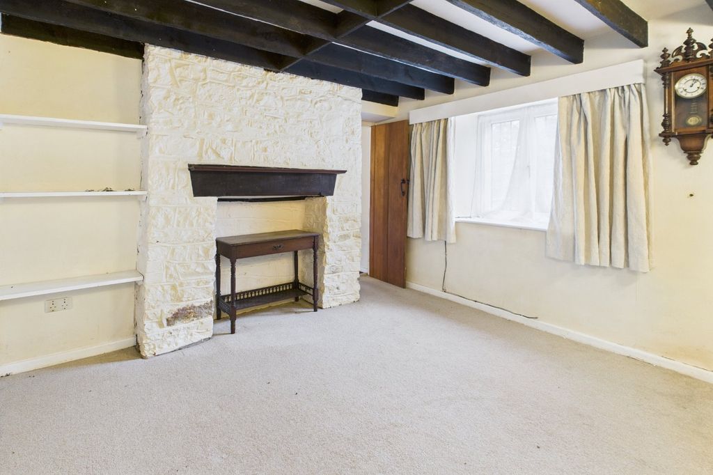 Property photo 3 of 18 Living Room