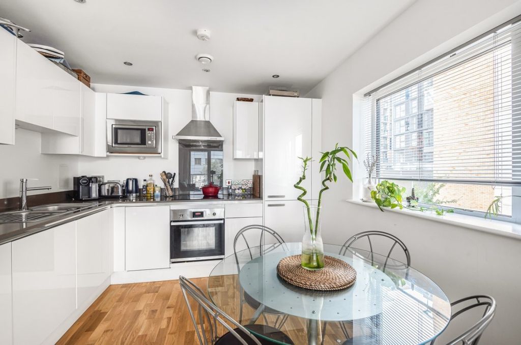 Property photo 2 of 18 Kitchendine