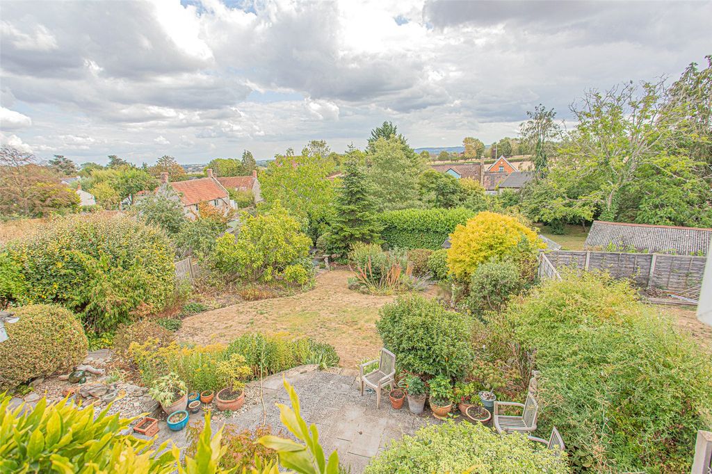 Property photo 2 of 29 Picture No. 15