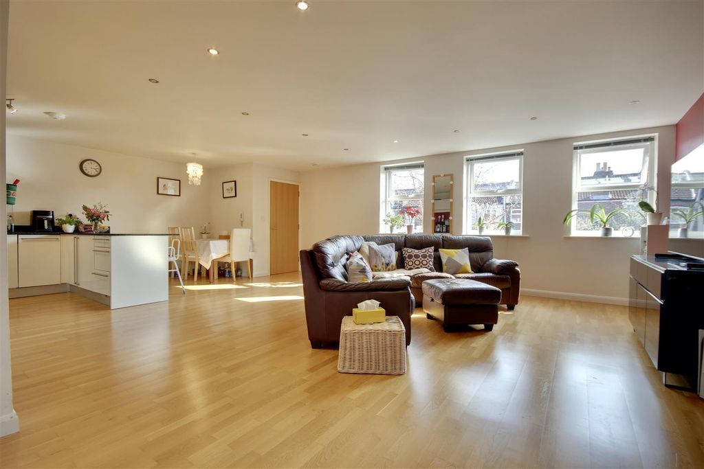 Property photo 3 of 15 Bc0Ca7C1-3B37-43F9-B9Ad-Db9091D58De1_1_201_A.Jpeg