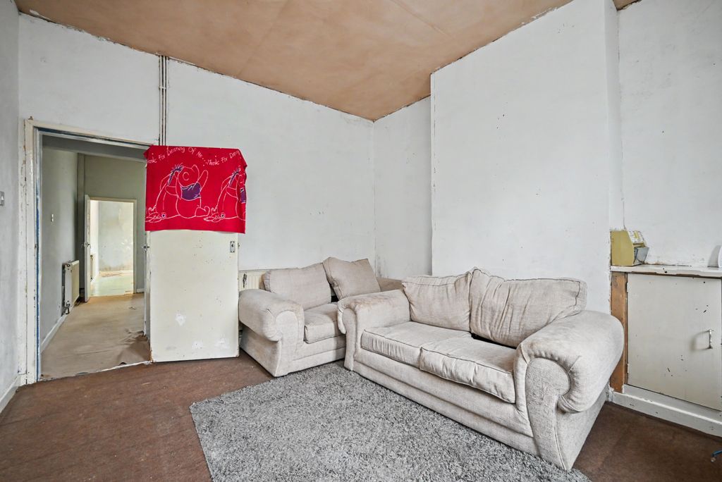 Property photo 2 of 18 10 Hospital Street, Walsall, West Midlands, Ws2 8Jp