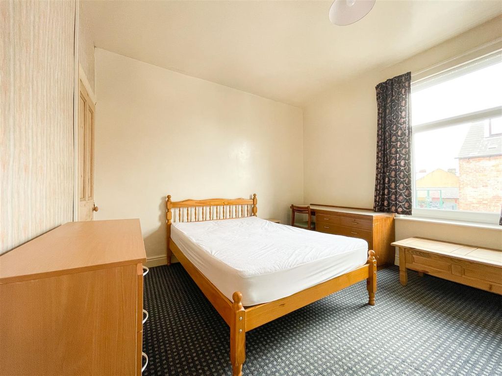 Property photo 3 of 8 37 Warwick-4.Jpg