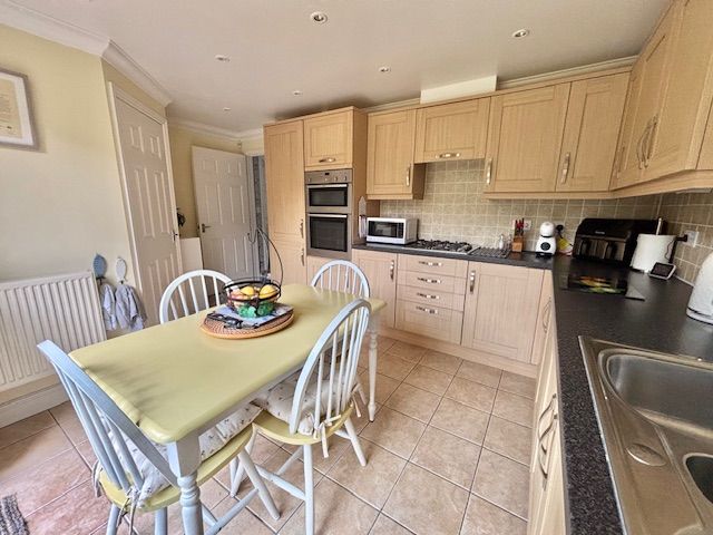 Property photo 3 of 23 Kitchen/Breakfast Room