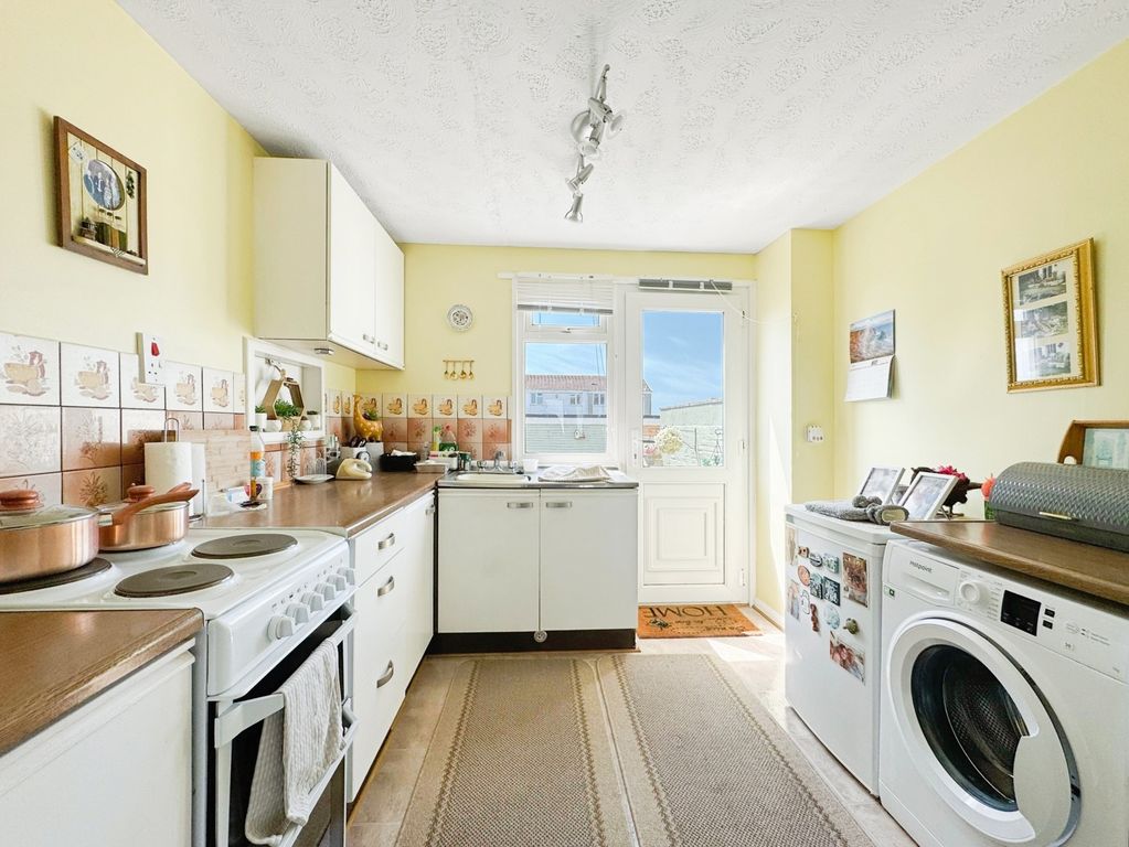 Property photo 2 of 17 Kitchen