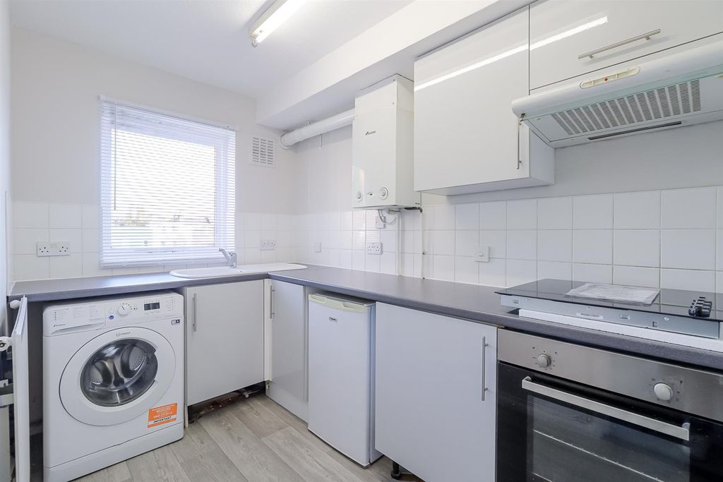 Property photo 2 of 8 2-Bed-Flat-Cheltenham (7).Jpg