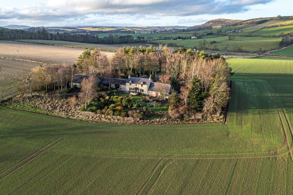 Property photo 1 of 52 Spadislee, Melrose