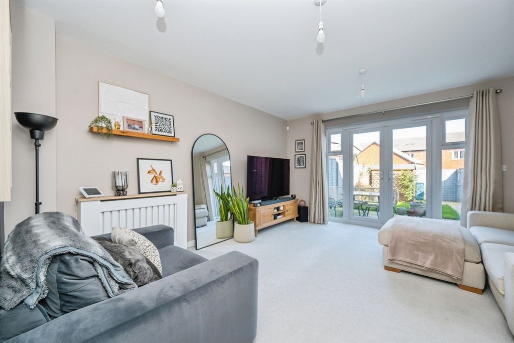 Property photo 2 of 20