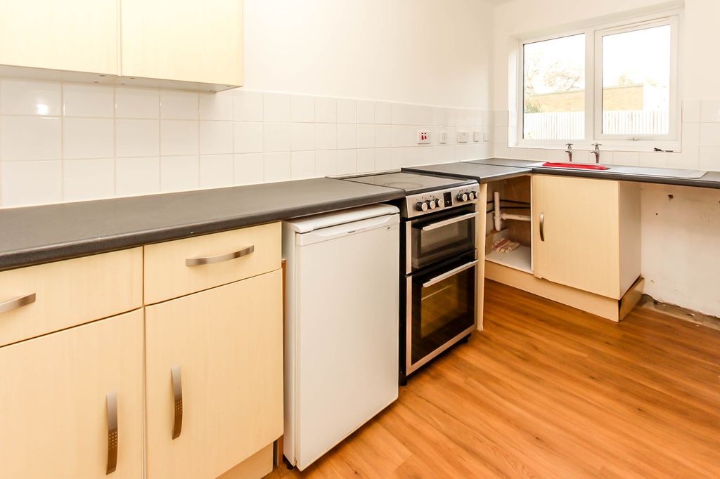 Property photo 3 of 7 Kitchen