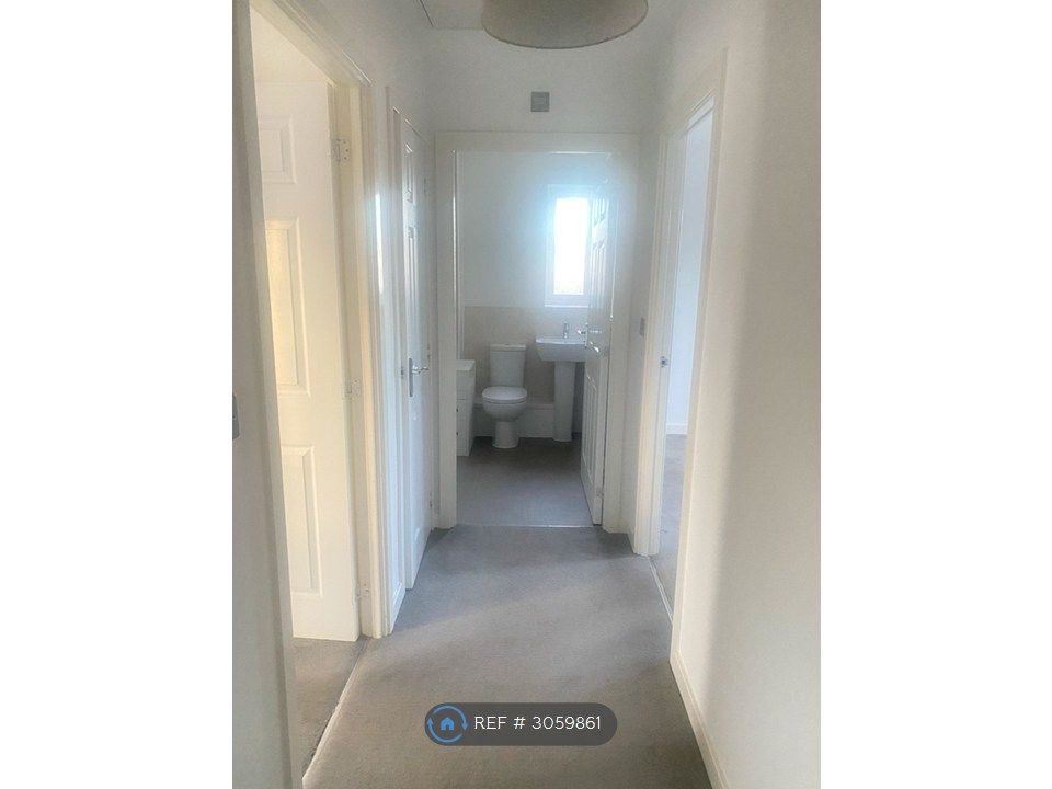 Property photo 2 of 16 Hallway
