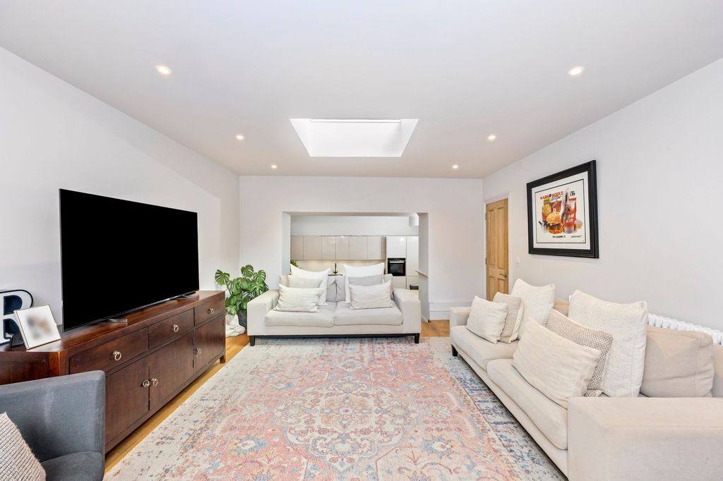 Additional image 8 of 3 bed flat for saleHigh Street, Steyning BN44