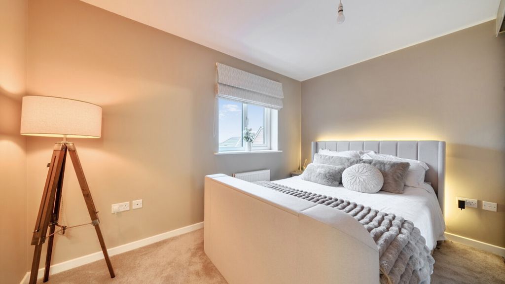 Property photo 2 of 20