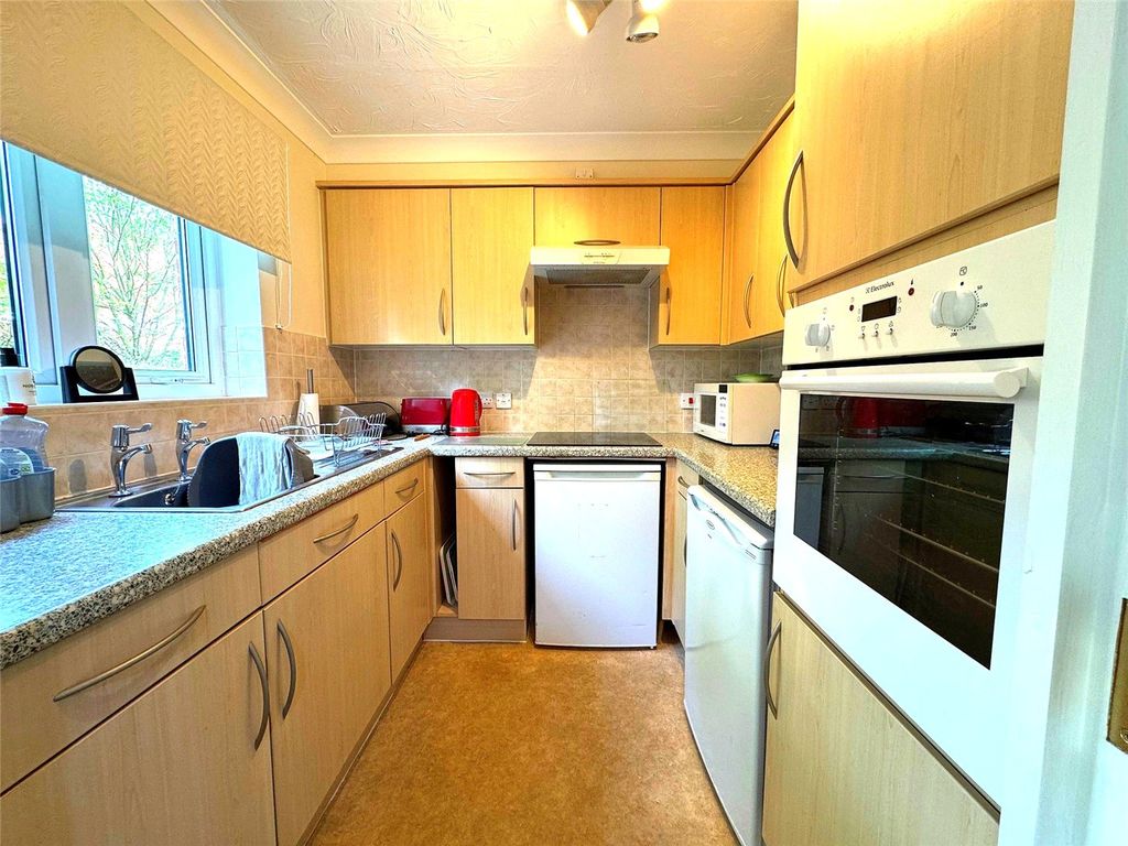 Property photo 2 of 8 Picture No. 10
