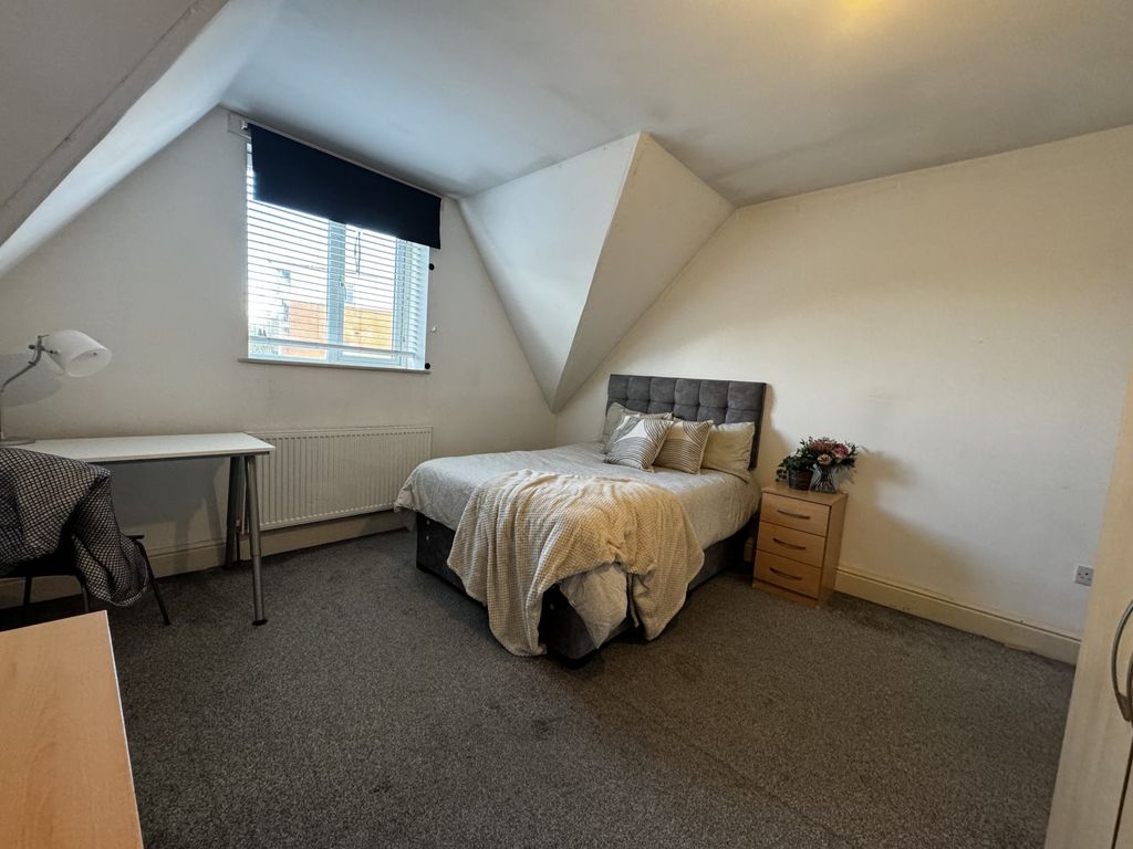 Property photo 2 of 25