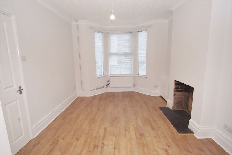 Property photo 3 of 11 Lounge