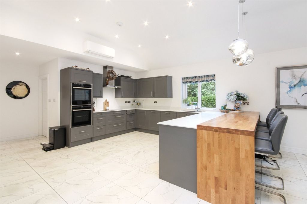 Property photo 1 of 20 Kitchen